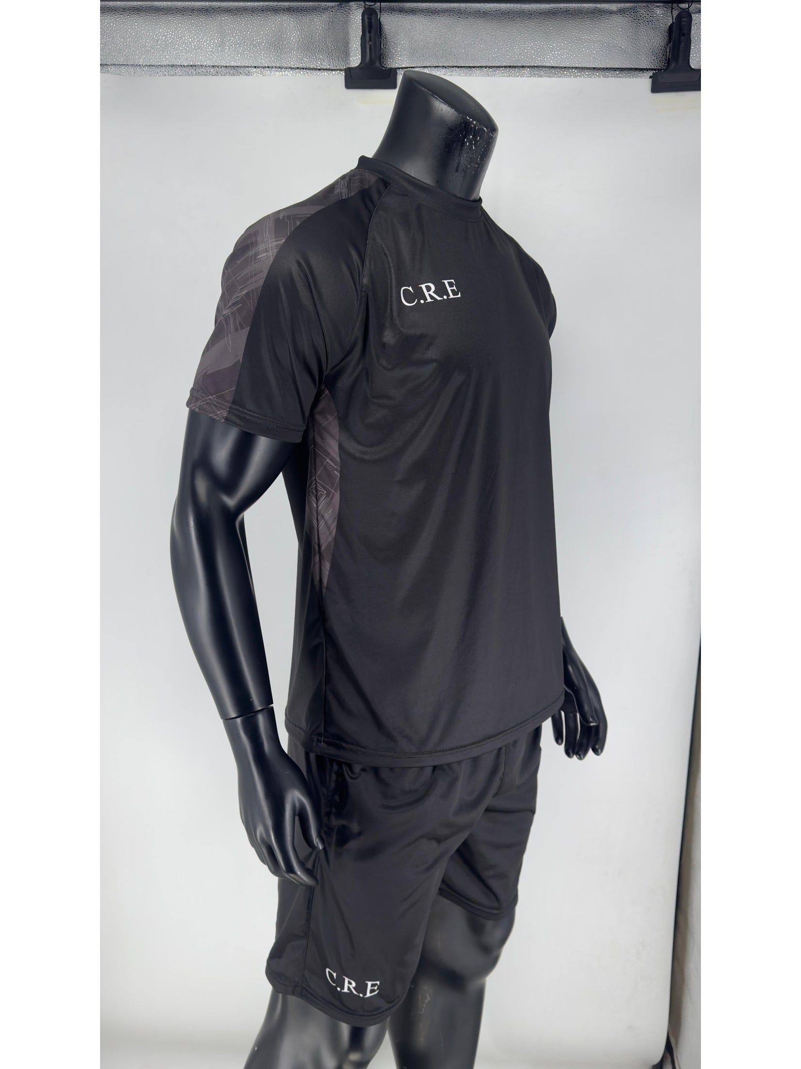Training Set – T-Shirt, 1/4 Zip Top & technical bottoms